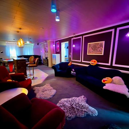Bookeinfach Bad Ems - Private - Sauna Jacuzzi Whirlpool Swimmingpool Alahna Sup Beachvolleyball Billiards Ping Pong Cinema Theater Music Disco Ball Bbq Und Parkplaetze Dış mekan fotoğraf