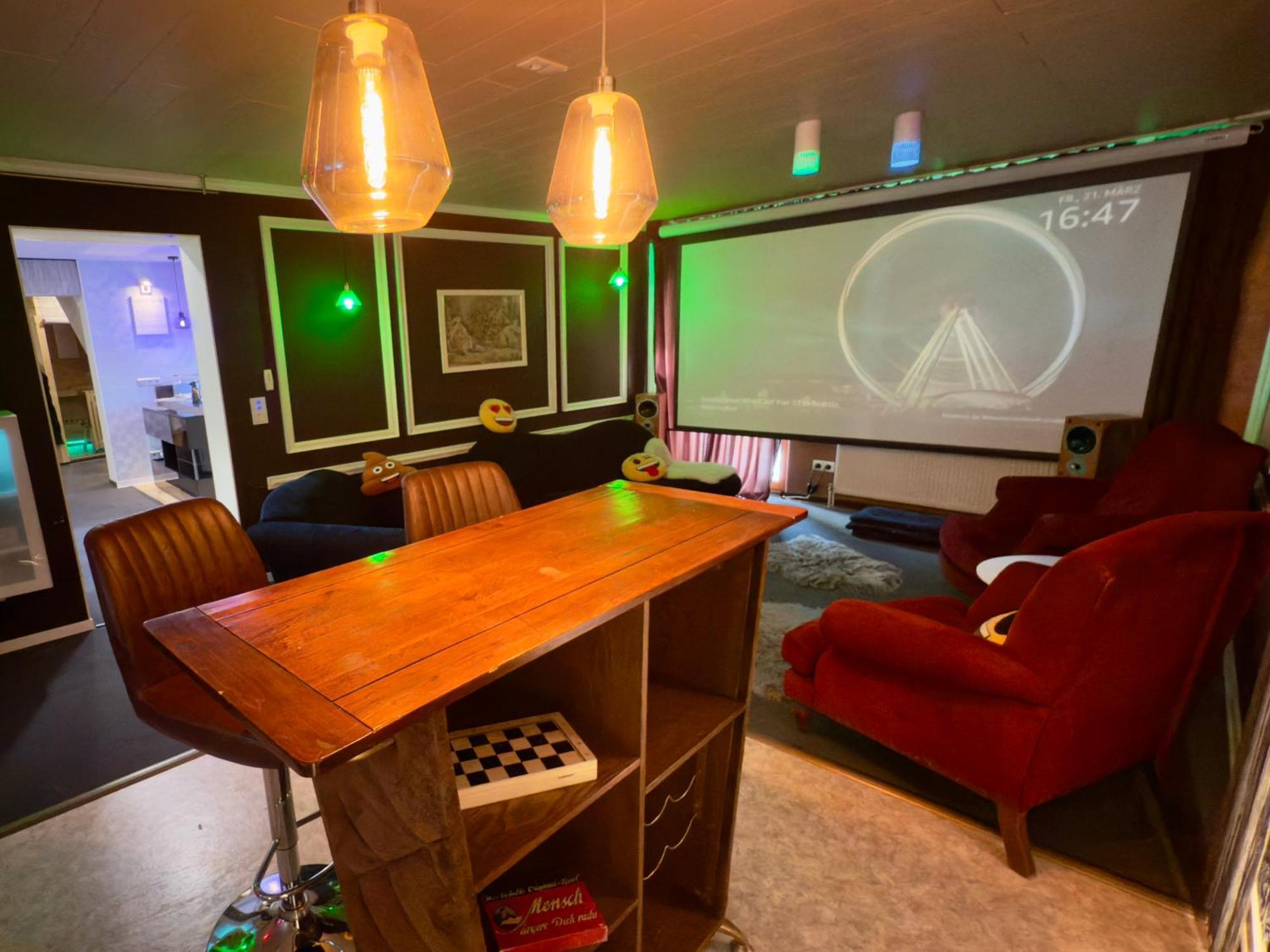 Bookeinfach Bad Ems - Private - Sauna Jacuzzi Whirlpool Swimmingpool Alahna Sup Beachvolleyball Billiards Ping Pong Cinema Theater Music Disco Ball Bbq Und Parkplaetze Oda fotoğraf